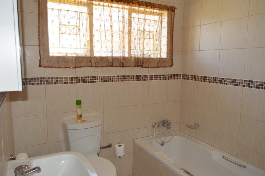 4 Bedroom Property for Sale in Flamwood North West